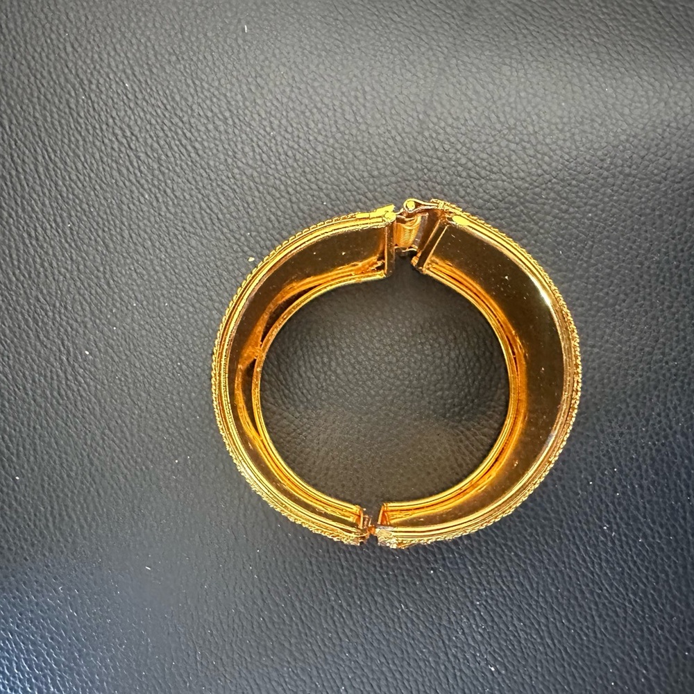 Elegant Gold Necklace - Picture 6 of 16